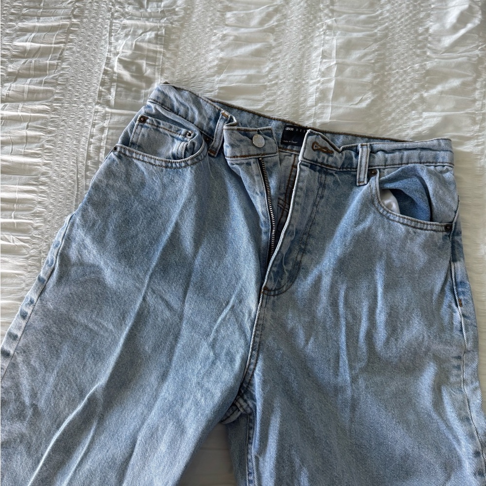 Light Wash Wide Leg Jeans - Picture 3 of 5